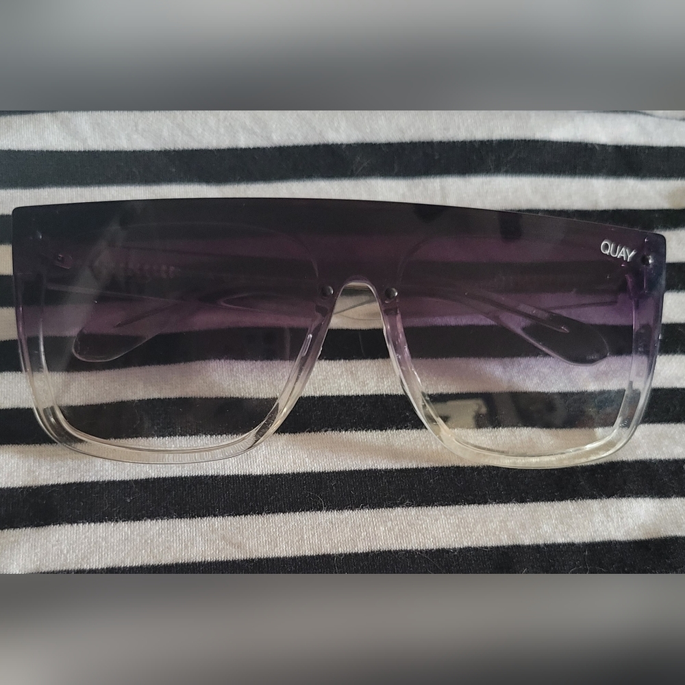 QUAY SUNGLASSES